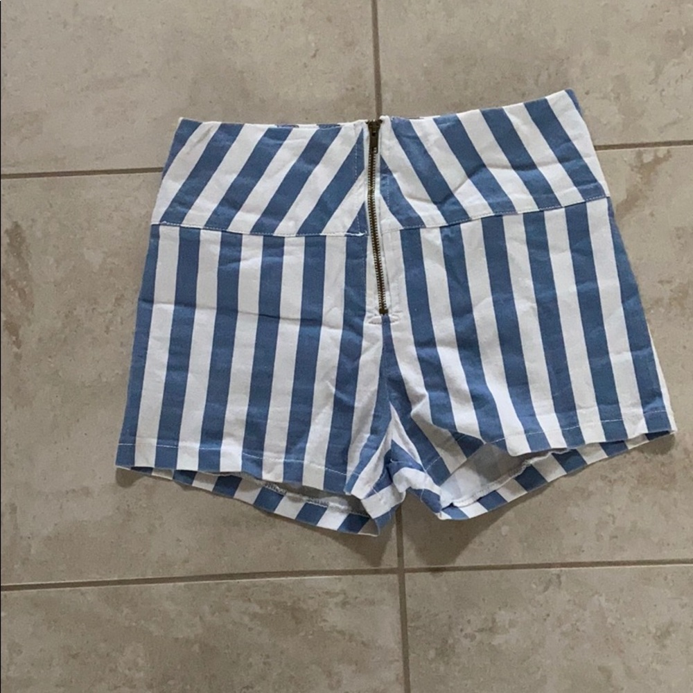Medium stripped high waste short